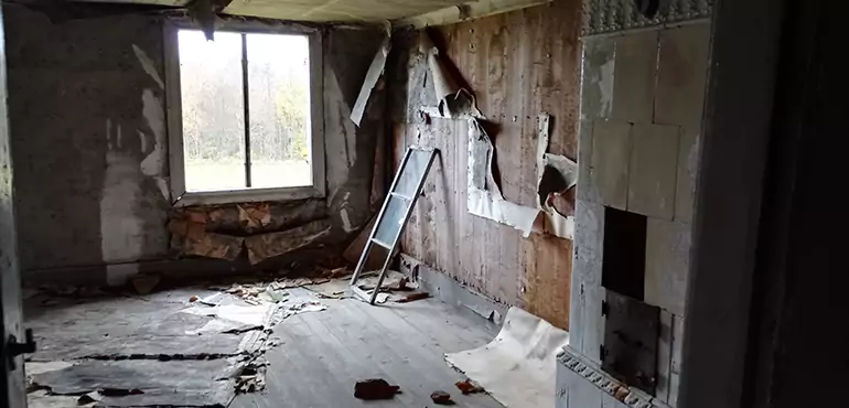 Why Selling a Distressed House Through Traditional Methods Fails in Fort Wayne